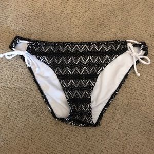 Hula Honey Black and White Bottoms